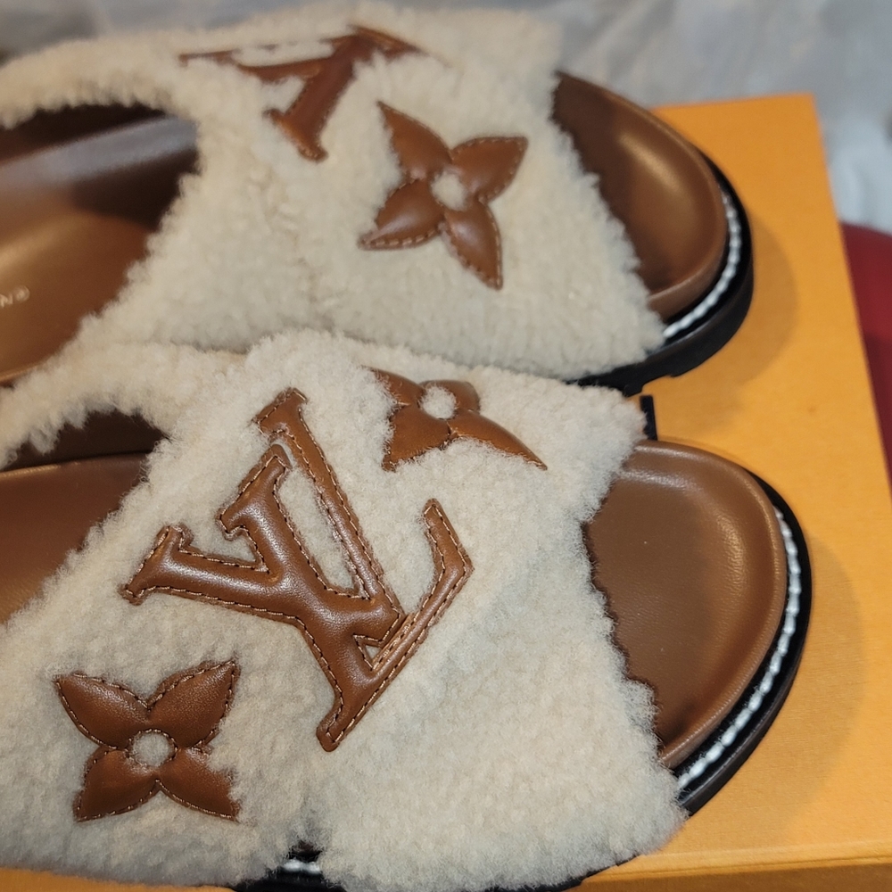 Louis Vuitton Shearling Logo Slide Sandals in Cream and Brown - Picture 3 of 11